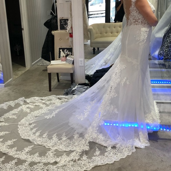 White Bridal Gown - Picture 8 of 8